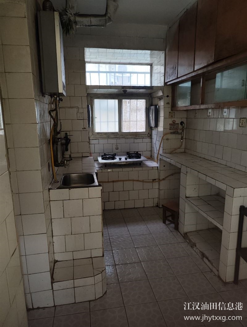 出售江钻小区一楼面积60平，