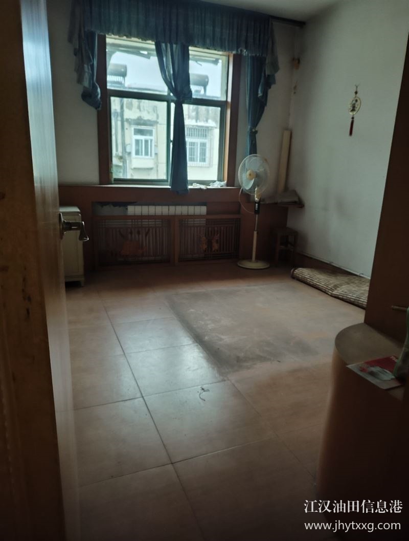 出售五七钻前小区4楼面积60平