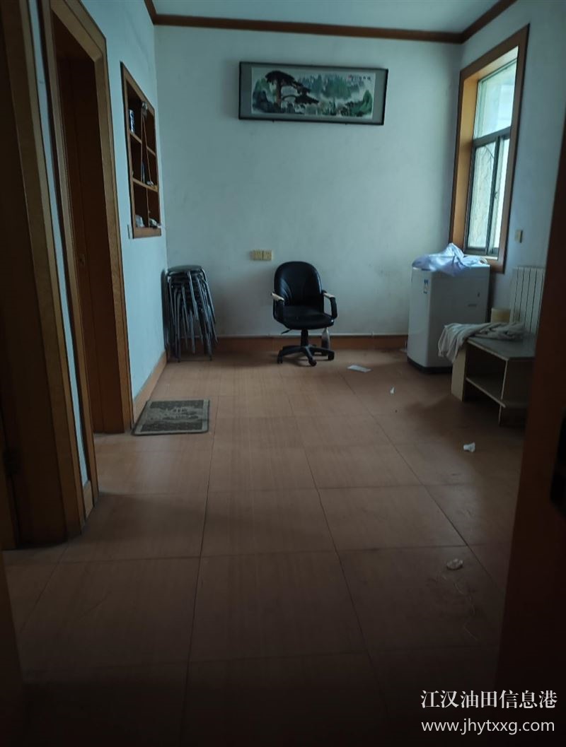 出售五七钻前小区4楼面积60平