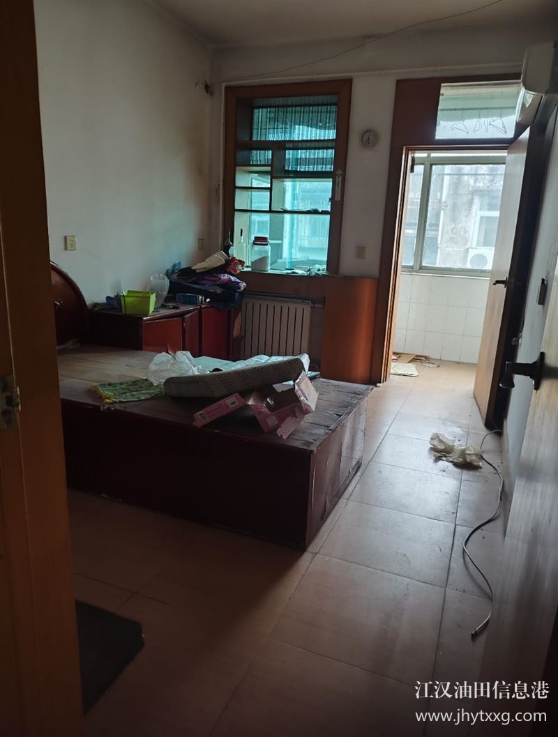 出售五七钻前小区4楼面积60平