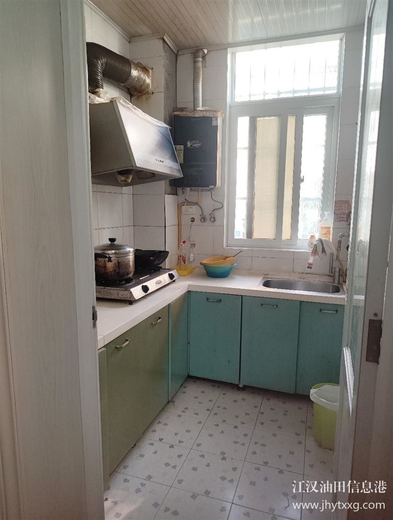 出售广华广北小区二楼面积64平，