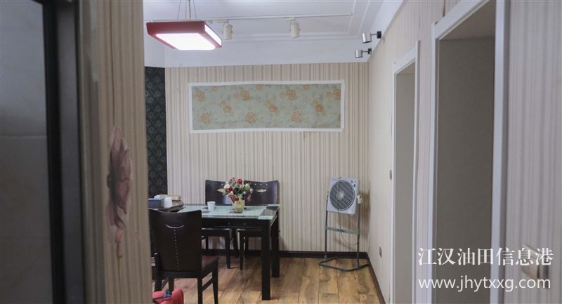 美食街旁边广华烟草对面房屋出租 