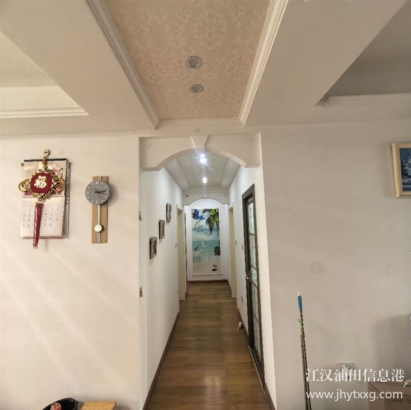 向阳商场后130²带车库精装修带家电房