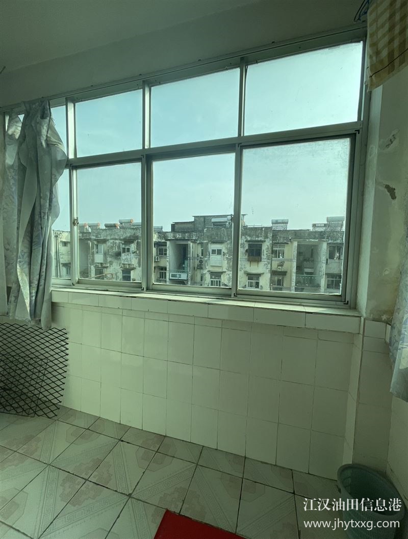 出租五七龙虾城钻南一区两室一厅399一个月