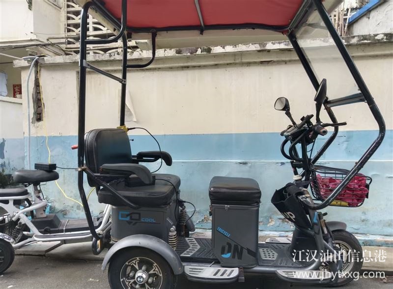 出售电动三轮 中号大小 带棚